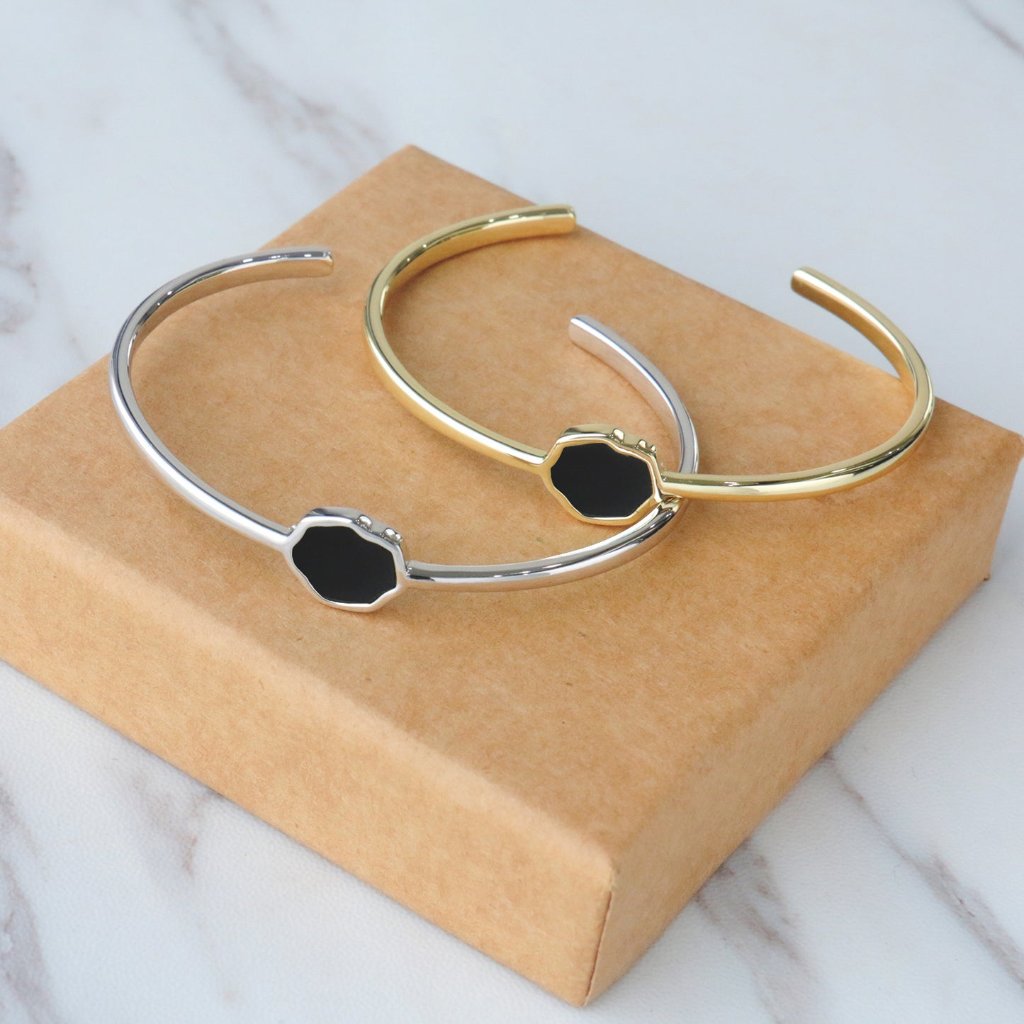 CONFIDENCE - Black Onyx Single Stone Cuff (Silver)