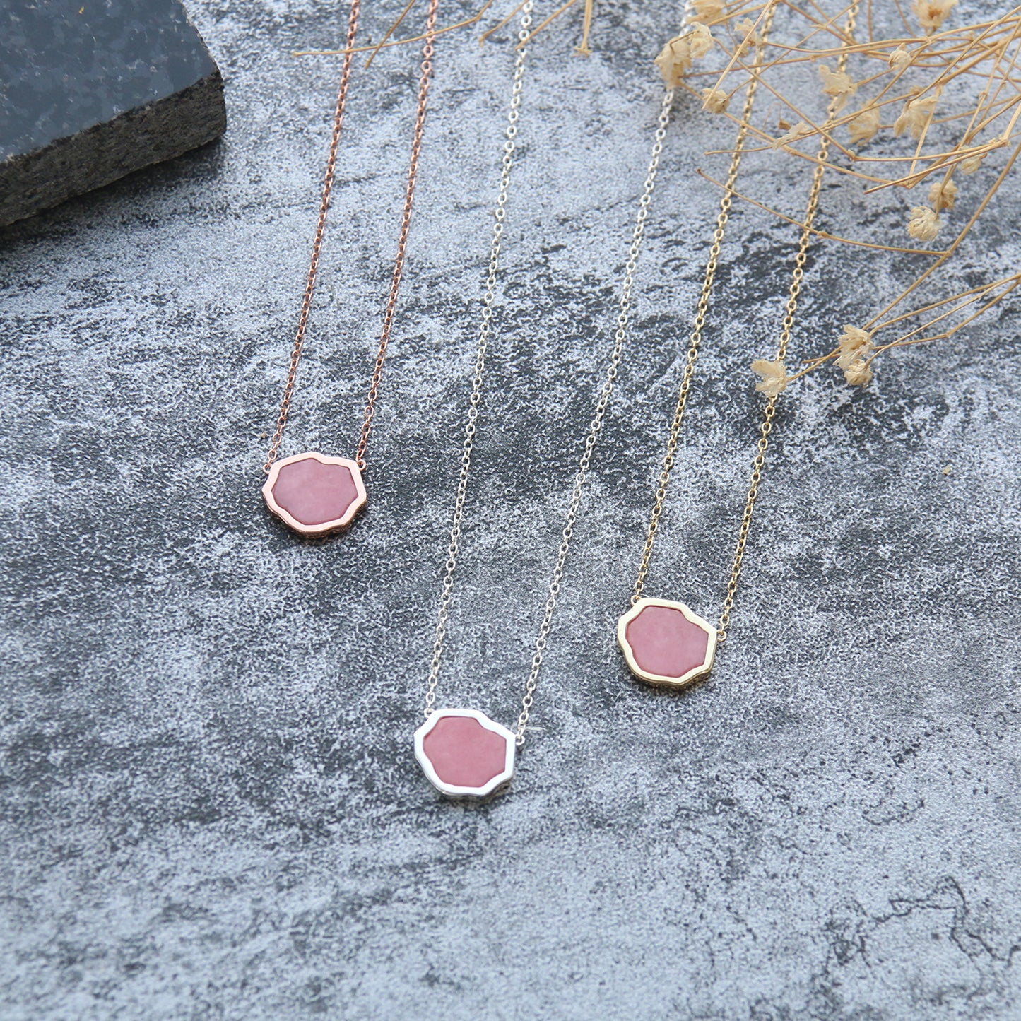 LOVE - Rhodonite Single Stone Necklace (Gold)